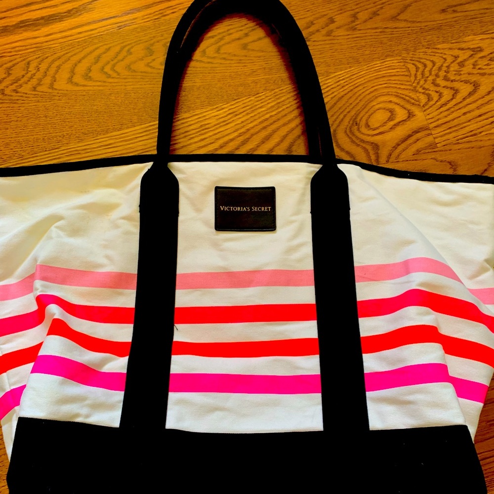 Victoria Secret Carry bag with lots of space.